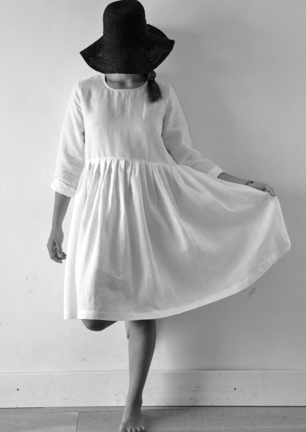 Uniform pleated long sleeves dress, white linen