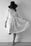 Uniform pleated long sleeves dress, white linen
