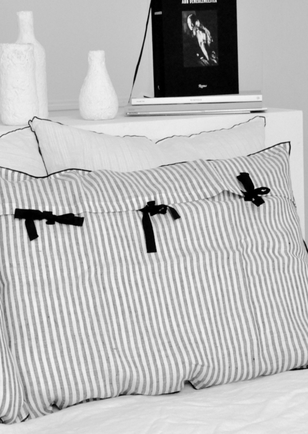 Pillow case, light stripes linen