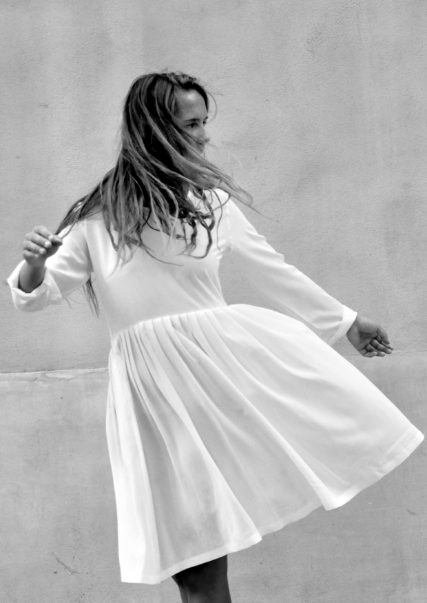 Pleated dress,  long sleeves, white silk