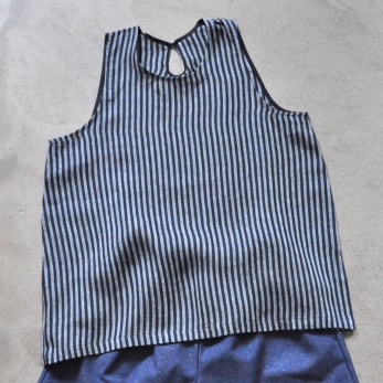 Sleeveless blouse, dark stripes linen