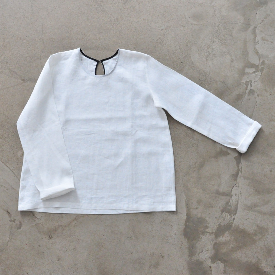 Blouse manches longues, col rond, lin blanc Blouse manches longues, col rond, lin blanc