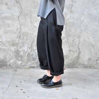 Pleated trousers, black wool blend