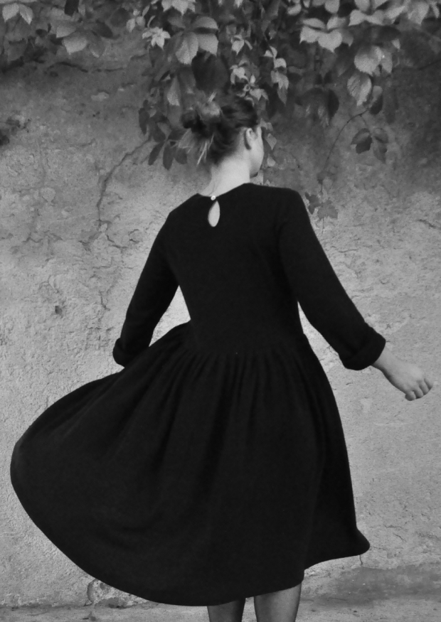 Pleated dress,  long sleeves, black heavy knit