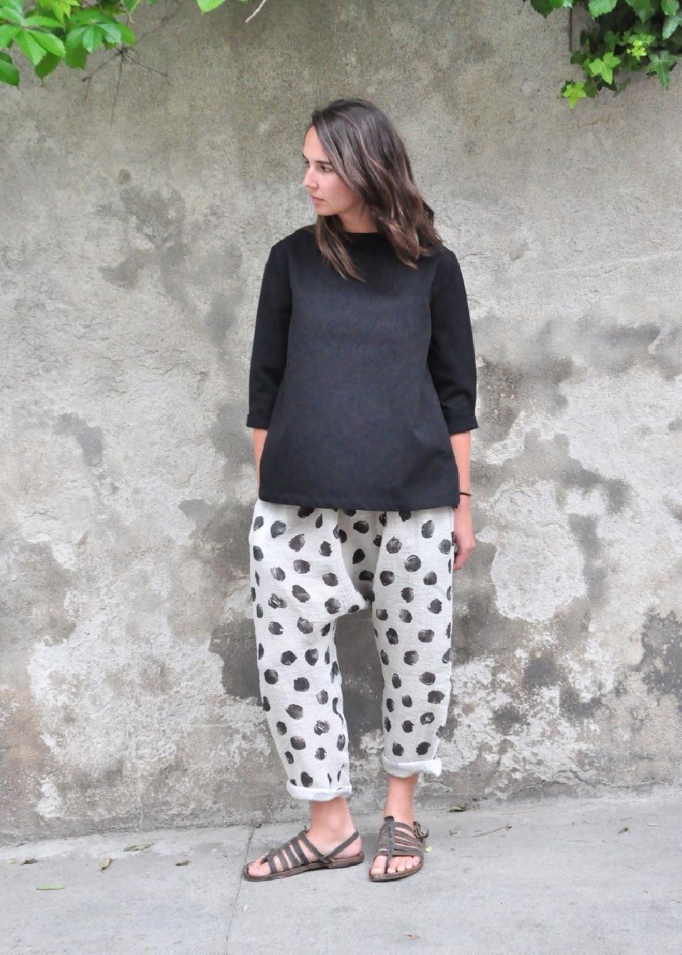 Blouse ouverte, jean noir