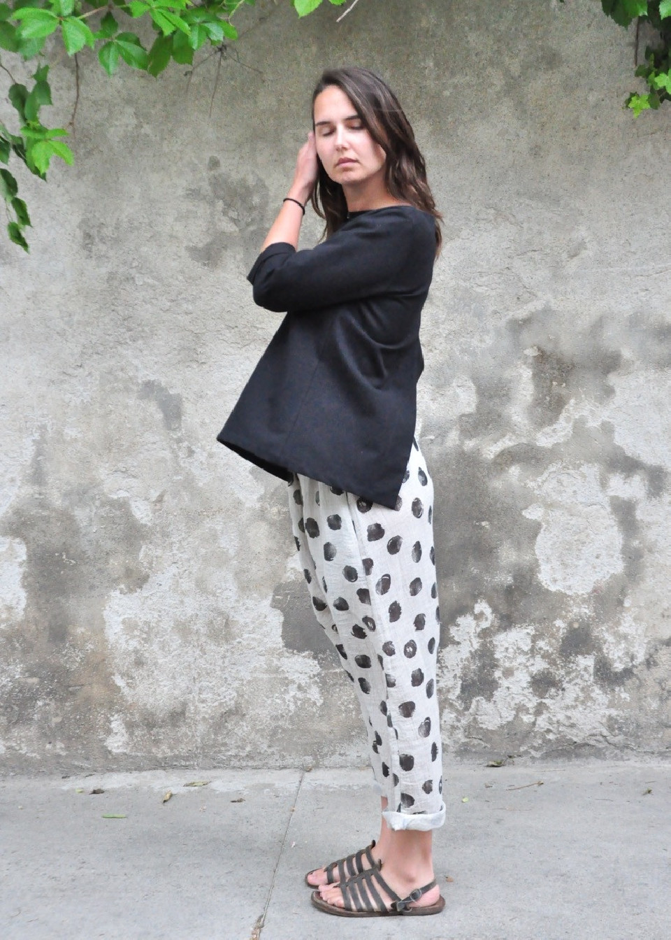 Blouse ouverte, jean noir