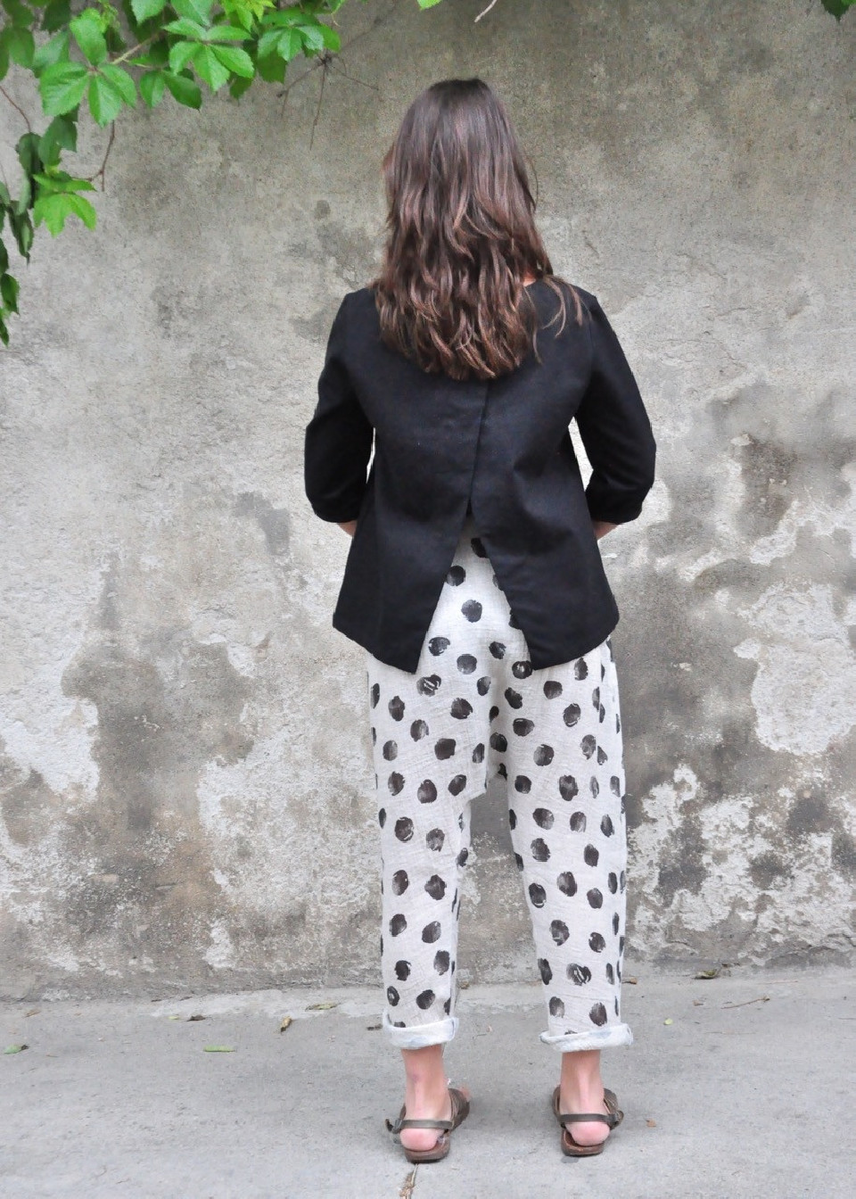 Blouse ouverte, jean noir