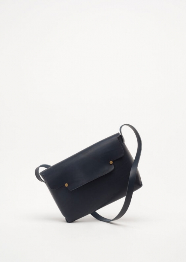 The shoulder strap rectangle bag, blue leather