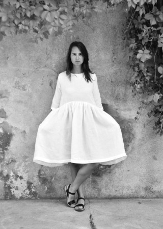 Pleated dress,  3/4 sleeves, white linen