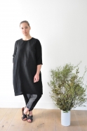 Flared dress, 3/4 sleeves, round neck, in black linen
