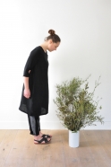 Flared dress, 3/4 sleeves, round neck, in black linen