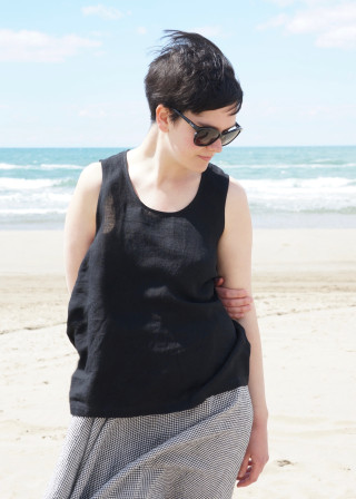 Sleeveless blouse U neck, black linen