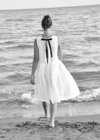 Pleated bow dress, white linen