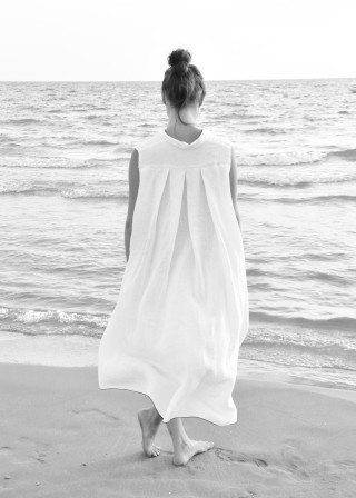 Sleeveless pleated shirt-dress, white linen