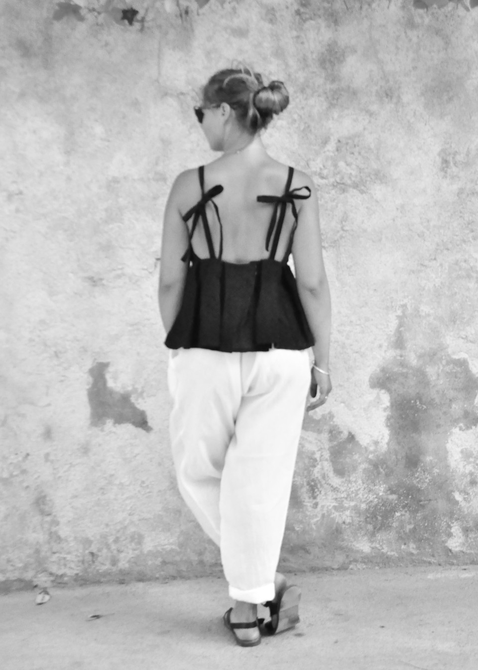 Strap top, black linen