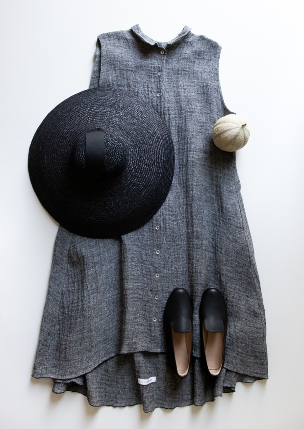 Sleeveless pleated shirt-dress, grey linen