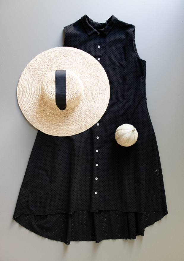 Sleeveless pleated shirt-dress, black openwork cotton