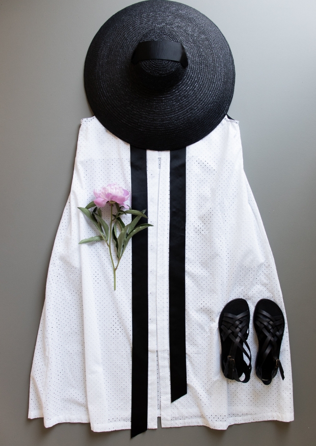 Robe longue nouée simple, coton ajouré blanc