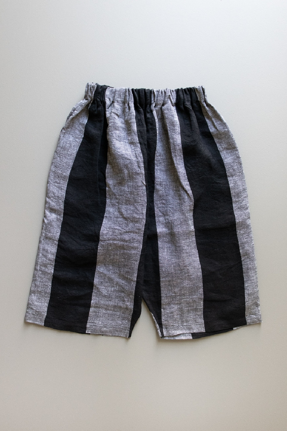 Uniform short, white linen
