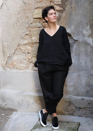 Long sleeves blouse V neck, black linen