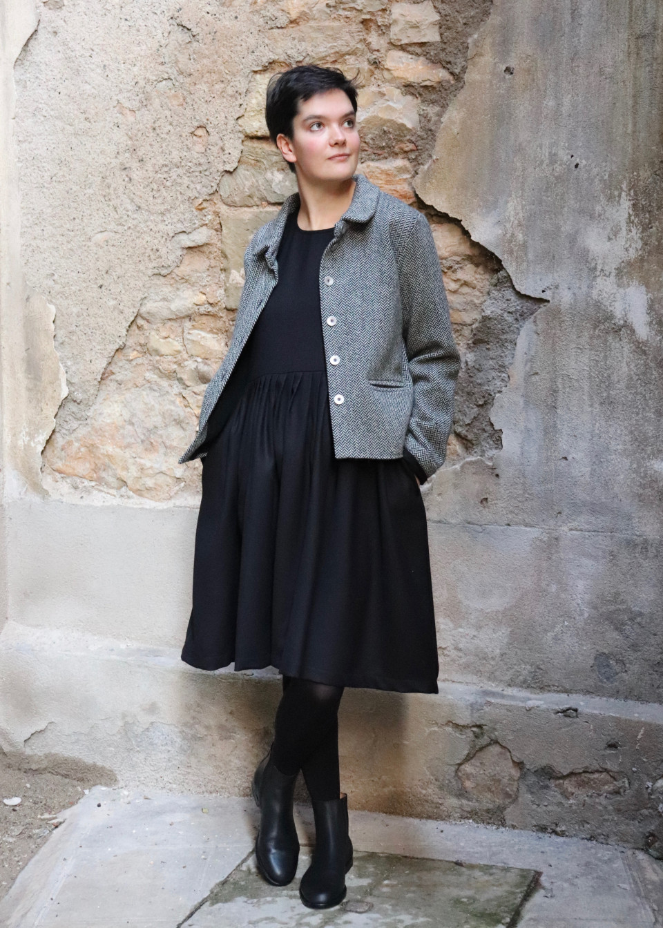 Pleated dress, sleeveless, black flannel