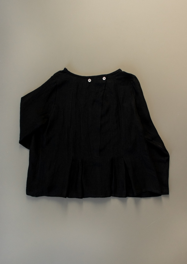 Long sleeves pleated blouse, black linen