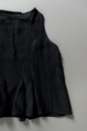 Sleeveless pleated blouse, black linen