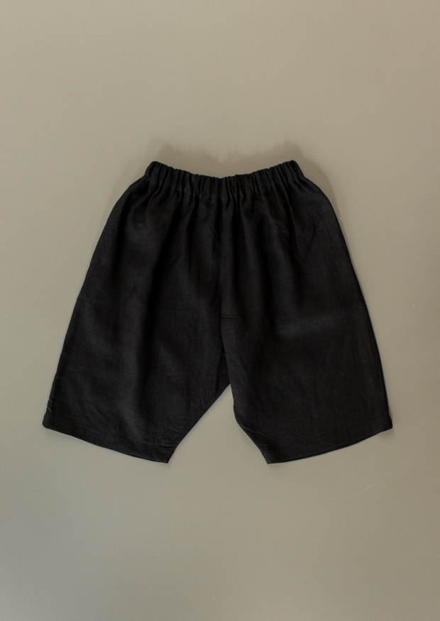 Unisex short, black linen