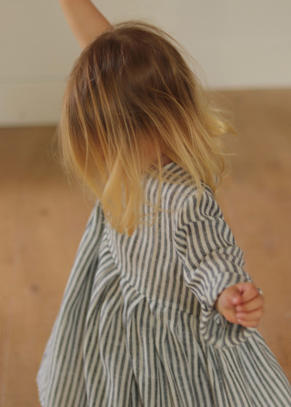 Pleated dress, long sleeves, light stripes linen