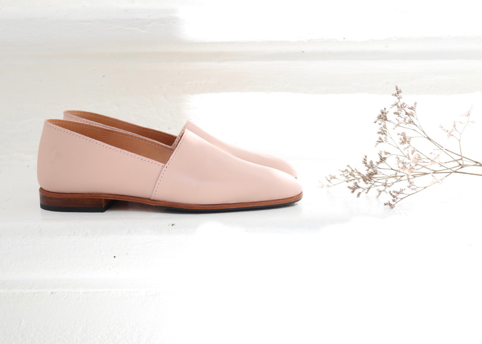 Chaussures plates en cuir nude la botte gardiane