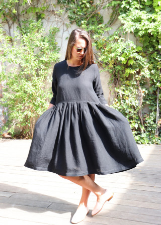 Pleated dress,  3/4 sleeves, black linen