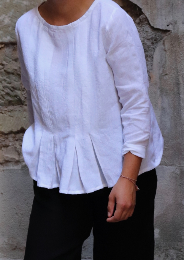 Long sleeves pleated blouse, white linen