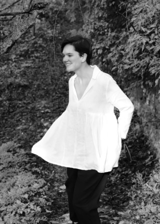 Long sleeves pleated blouse, white linen