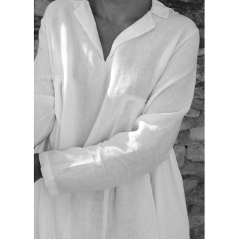 Robe longue à plis, lin blanc