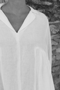 Robe longue à plis, lin blanc