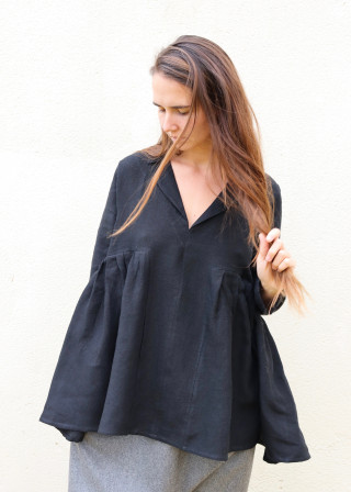 Pleated blouse, black linen