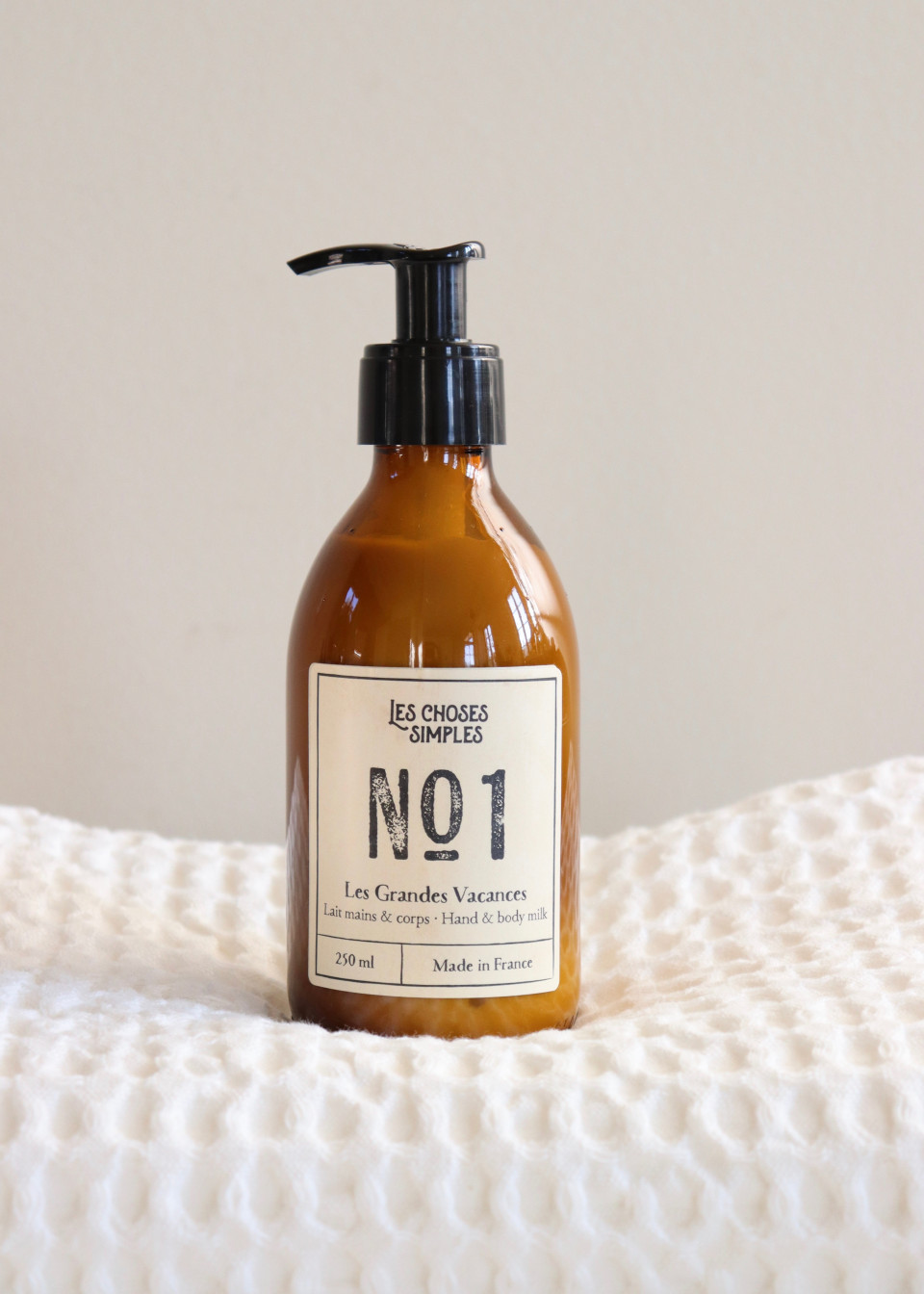 Hand & Body Lotion Les Grandes Vacances - LES CHOSES SIMPLES Hand & Body Lotion Les Grandes Vacances - LES CHOSES SIMPLES