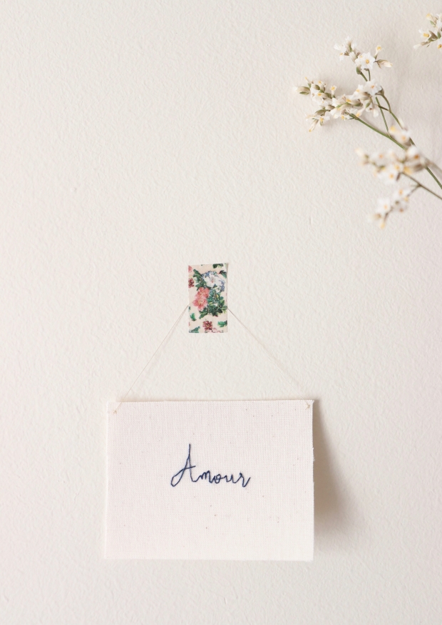 Embroided words "Amour"