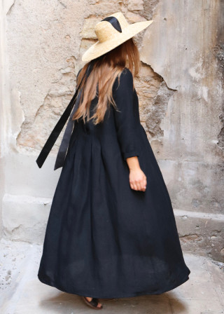 Long sleeves pleated dress, black linen