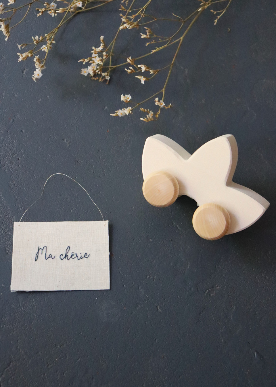 Embroided words "Ma chérie" Embroided words "Ma chérie"