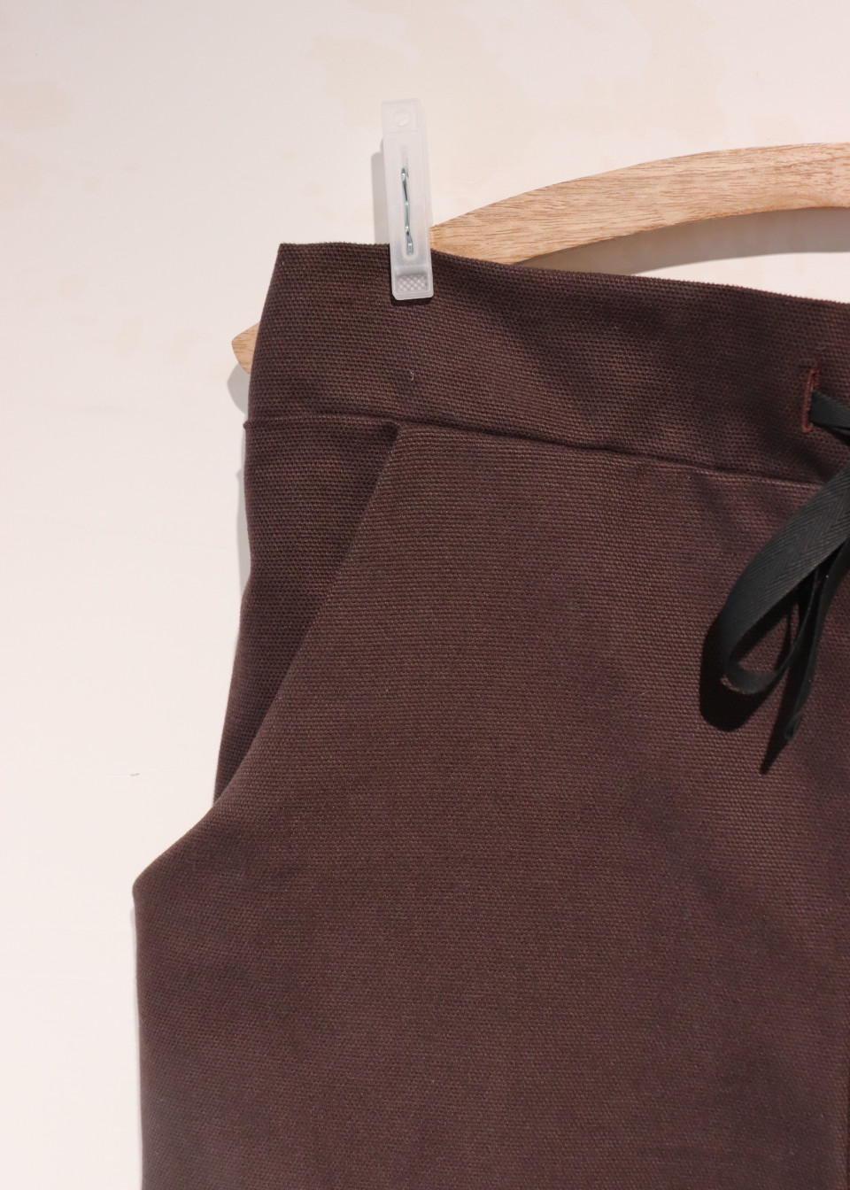 Pantalon à poches, toile de coton brun