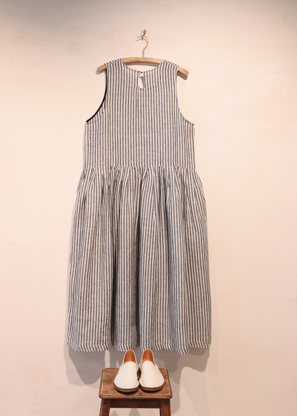 Uniform pleated dress, sleeveless, light stripes linen