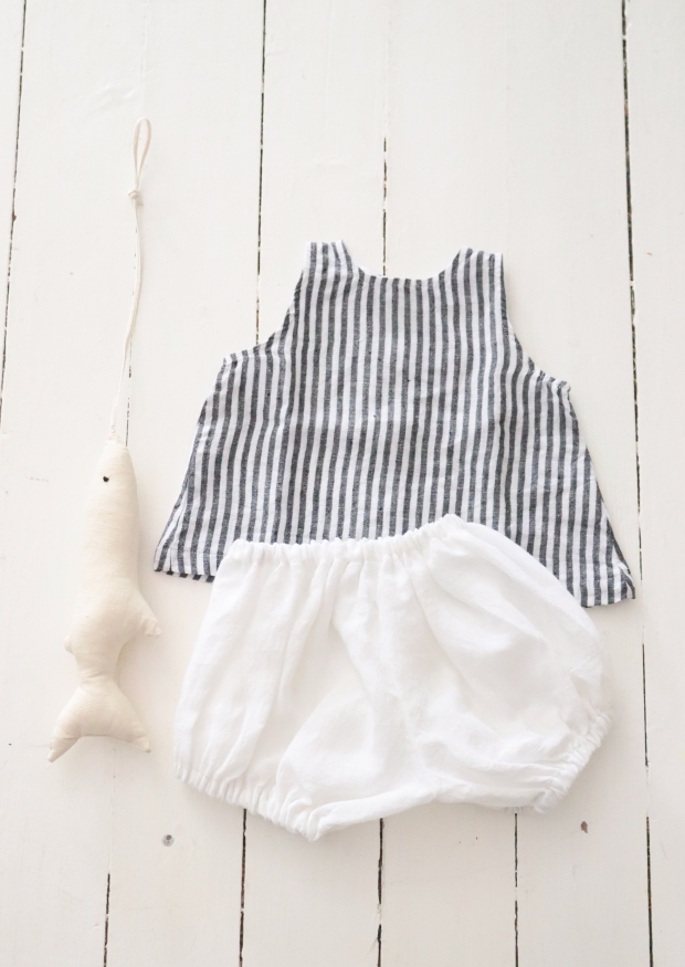 Sleeveless blouse, light stripes linen