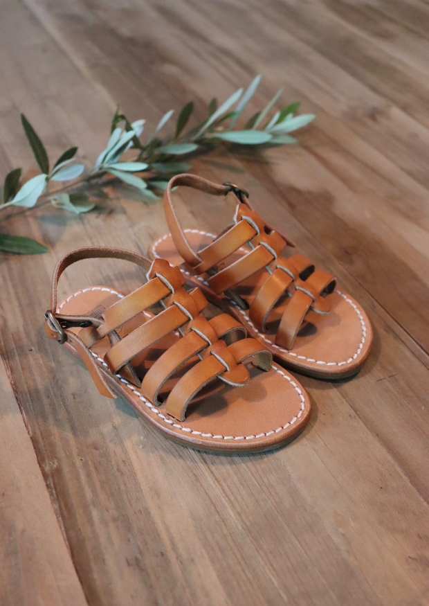 Kid sandals, natural leather