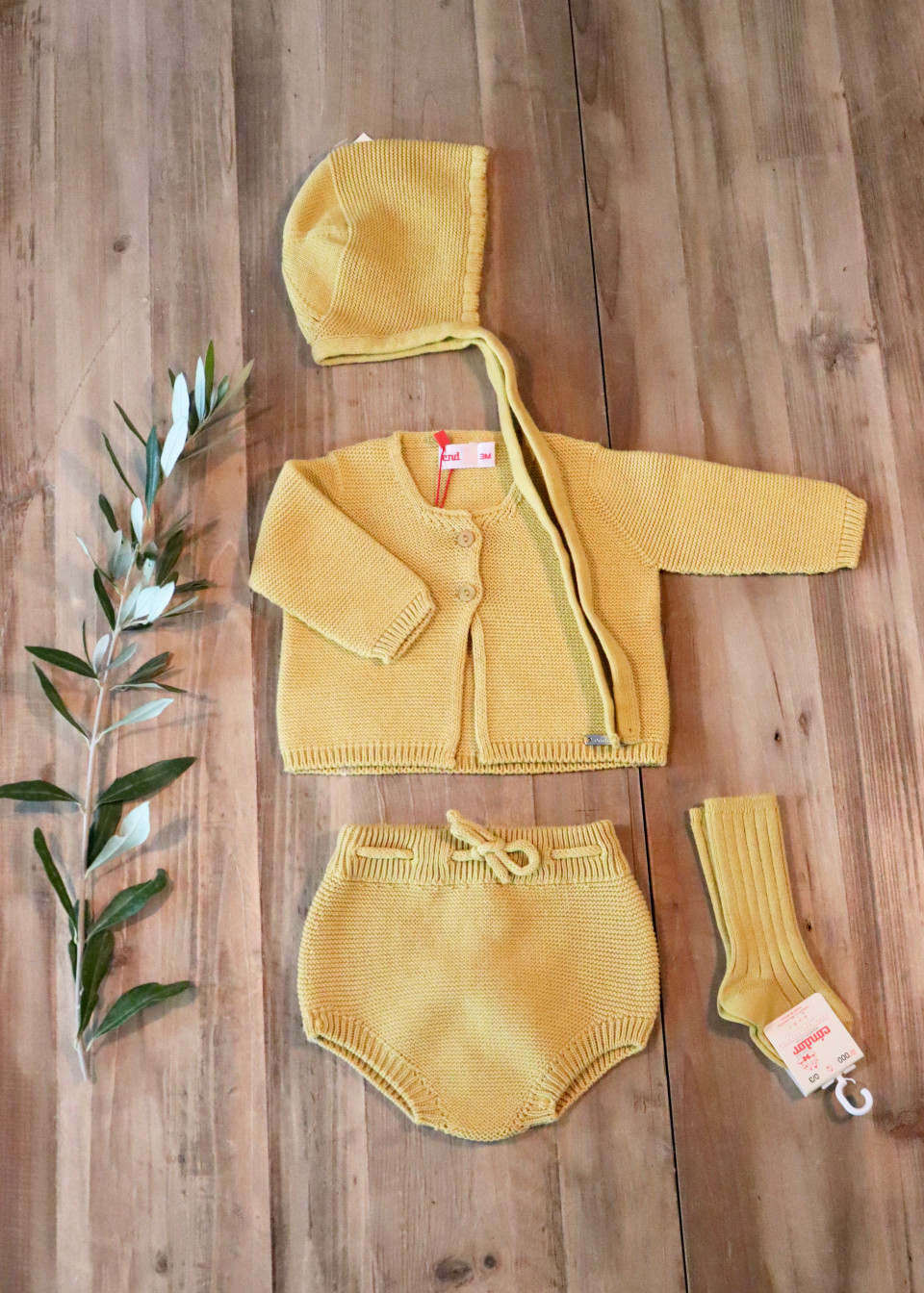 Gilet en maille, coloris moutarde