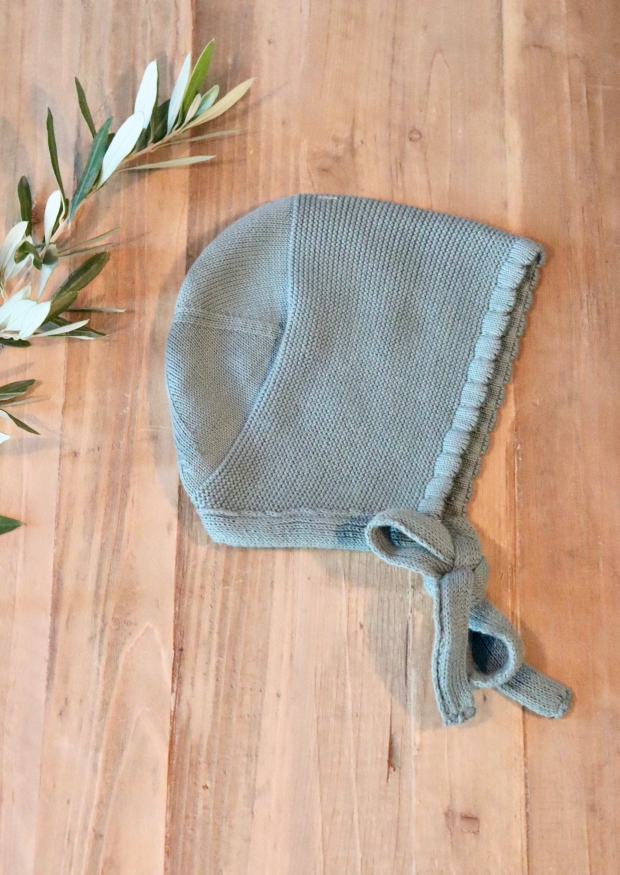 Garter stitch bonnet, lichen