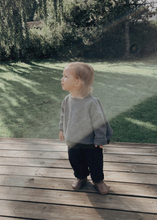 Baby sweater, light grey heavy jersey