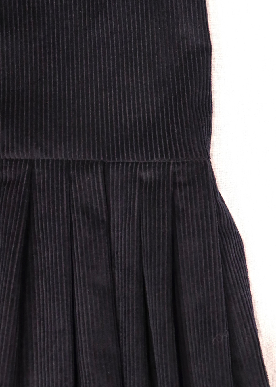 Robe à plis sans manches, velours bleu nuit