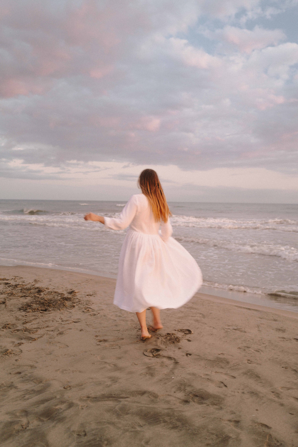 Pleated dress,  long sleeves, old white linen