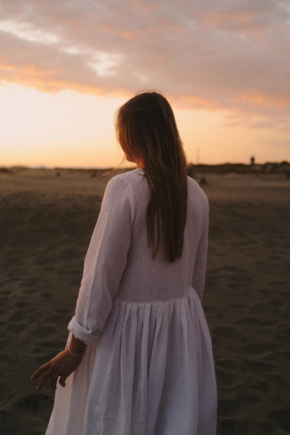 Pleated dress,  long sleeves, old white linen
